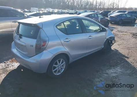 2013 Toyota Prius C Three z USA, uszkodzony, nr VIN JTDKDTB33D1537936